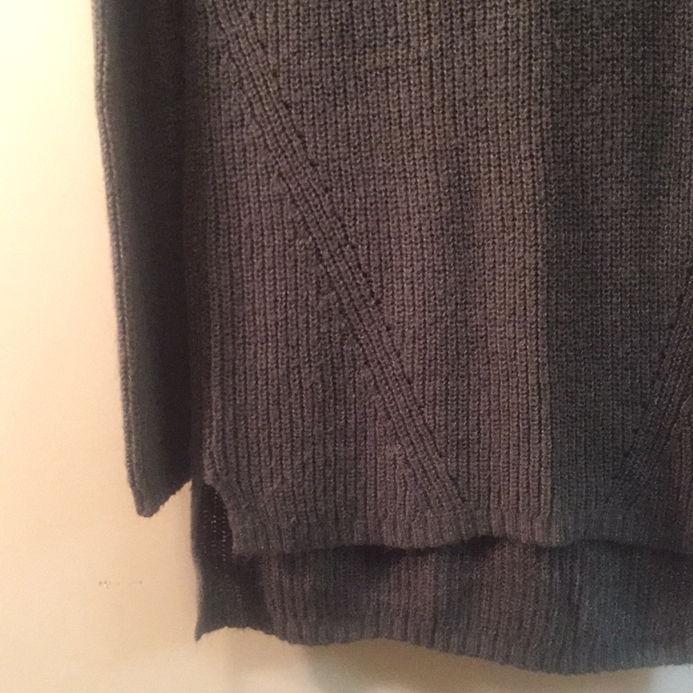 Sweater - Picture 4 of 4